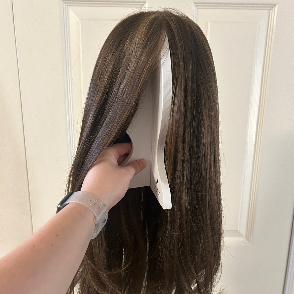 UNWORN Raquel Welch “Stay the Night” Long Wig